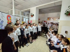 8 мая в школе № 40 прошел праздничный концерт , посвященный дню Победы..